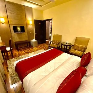 Shelton'S Rezidor Lahore